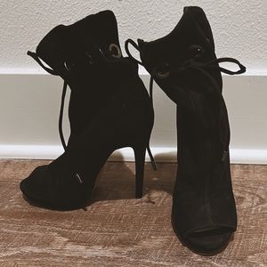 OPEN TOE ANKLE BOOTIES